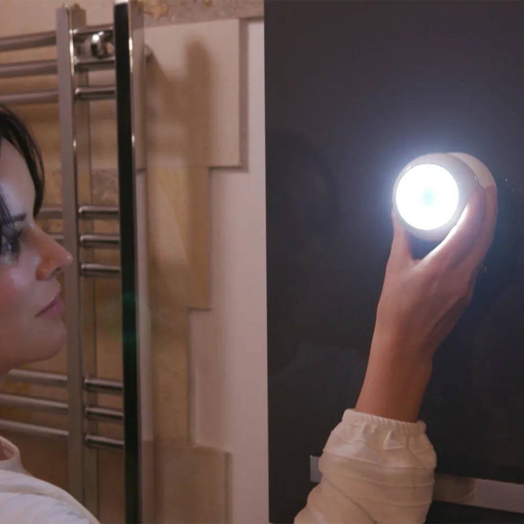  HandyLUX LightBall LED Powerlicht- Ball - 360 Grad Drehbar - Magnetisch - Batterie-Leuchte | Taschenlampe - Bewegungssensor - Nachtlicht - Safe Touch Oberfläche - 4 Stück