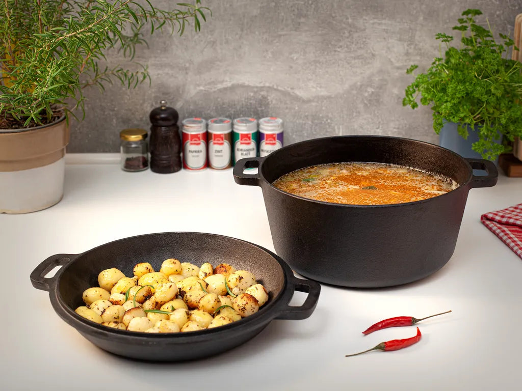  Hanseküche Gusseisen Topf – Bereits Eingebrannter Topf Zum Brot Backen Mit Ø 26 Cm – Hochwertiges 2in1 Set