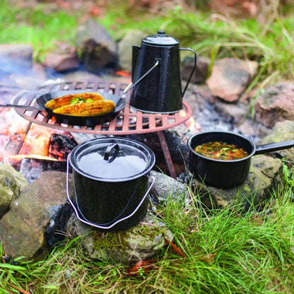  Esschert Design Outdoor Kochset - 4 Teilig (Bratpfanne ø 25.4 Cm, Topf Mit Griff 1,9 L. ø 18,4 Cm, Topf Mit Henkel 3,3 L. ø 19 Cm, Kaffekanne 1,9 L. (für 8 Tassen) ø 16 Cm); FF215